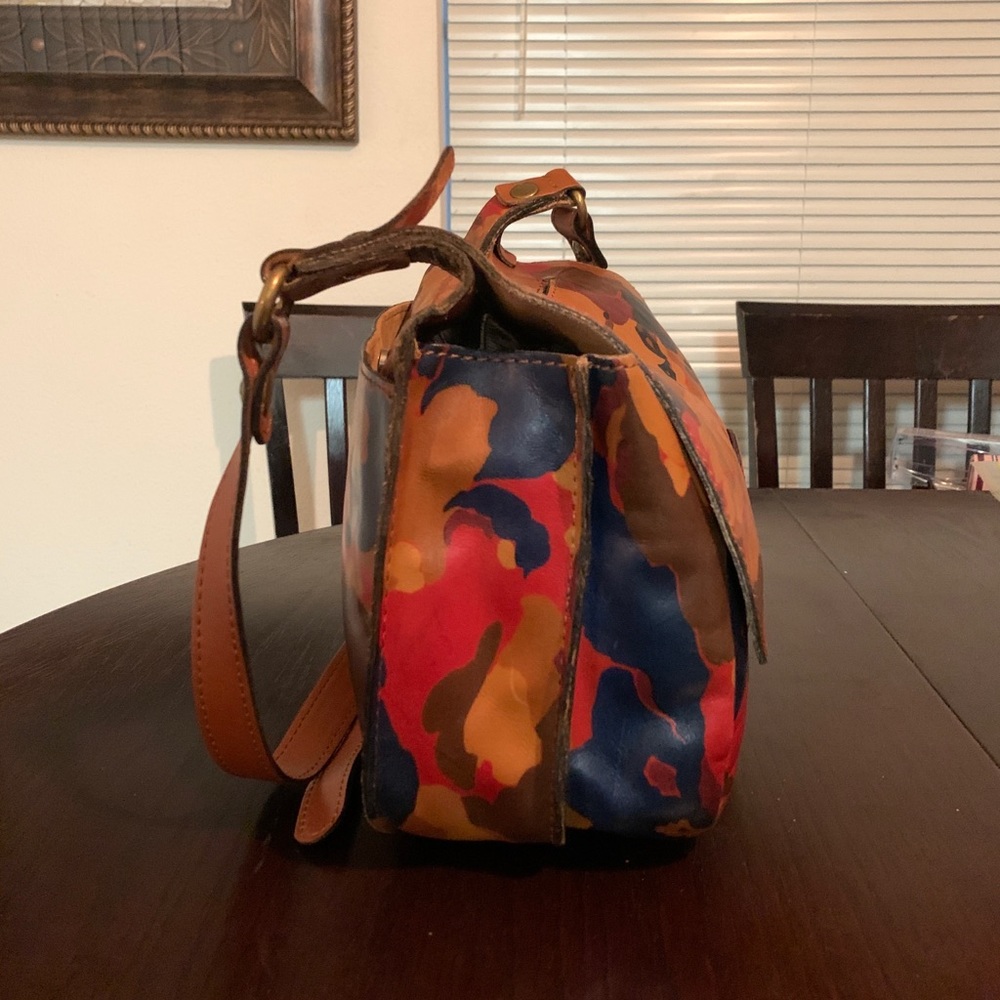 Patricia Nash Camo Italian Leather Crossbody Bag - Picture 4 of 9